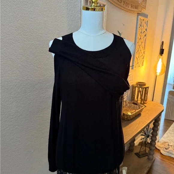 Elegant Black Women's Top - Picture 3 of 5